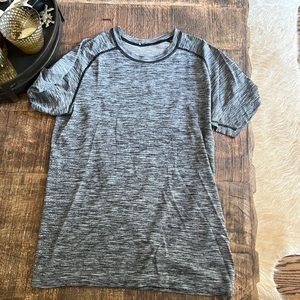 Men’s gray Heather Lululemon T-shirt size small